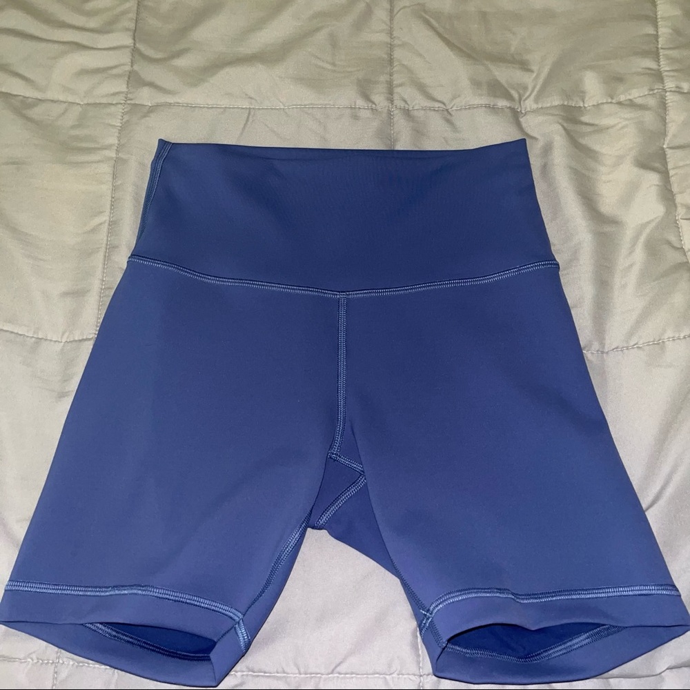 LULULEMON WUNDER UNDER SHORTS SIZE 6